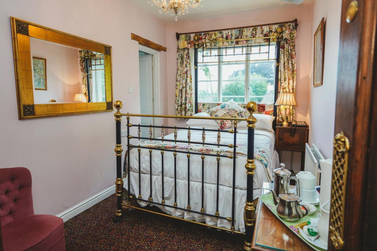 Classic Double Room,1414195235:JPEG