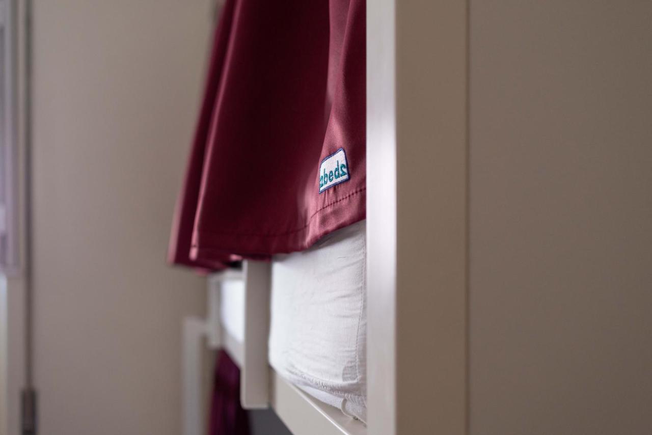 Cama em Dormitório Misto com 4 Camas e Casa de Banho Partilhada