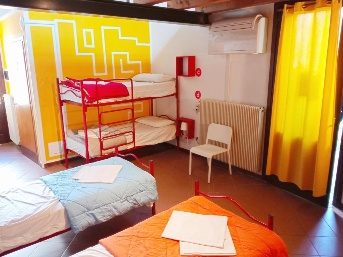 Posto Letto in Dormitorio Misto con 4 Letti