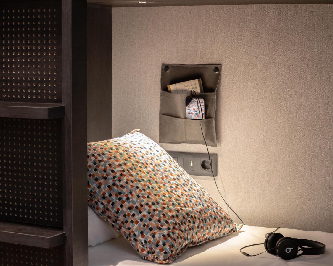 Cama en habitación compartida con 4 camas