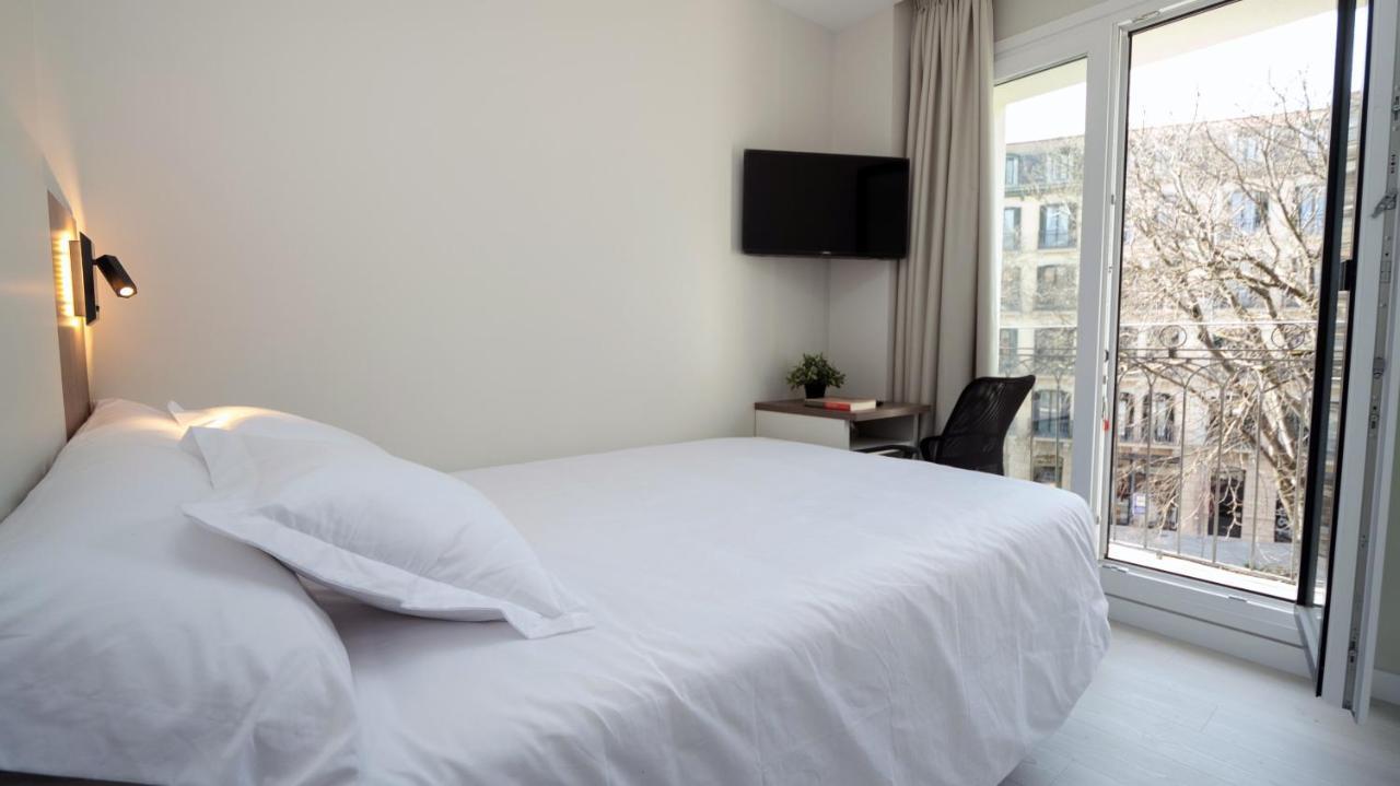 Single Room with Balcony,1093956426:JPEG