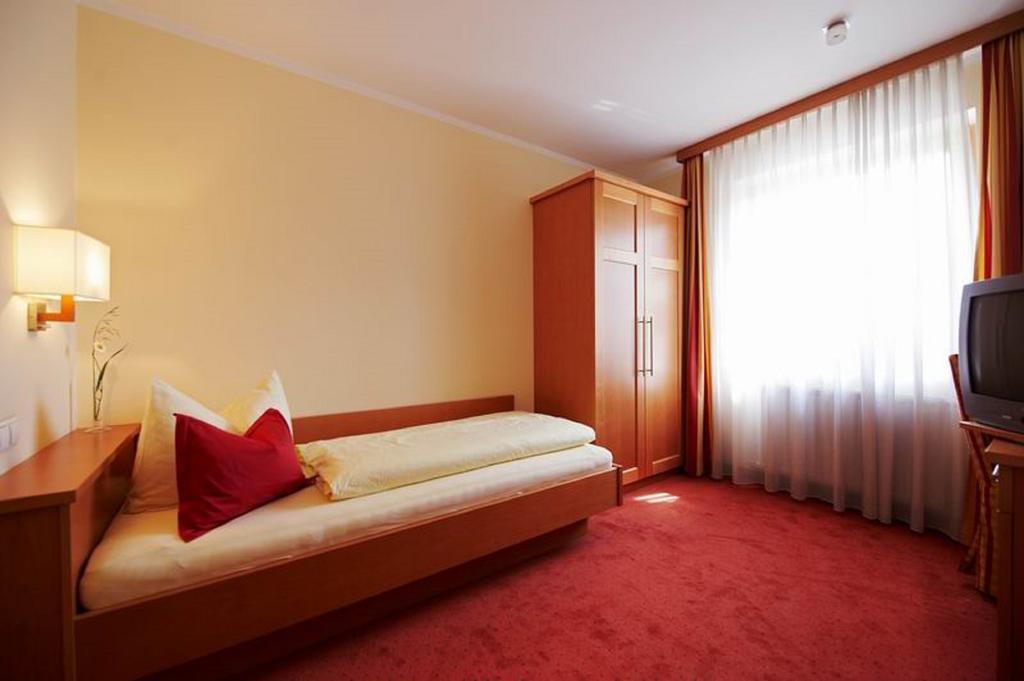 Single Room,1317283999:JPEG