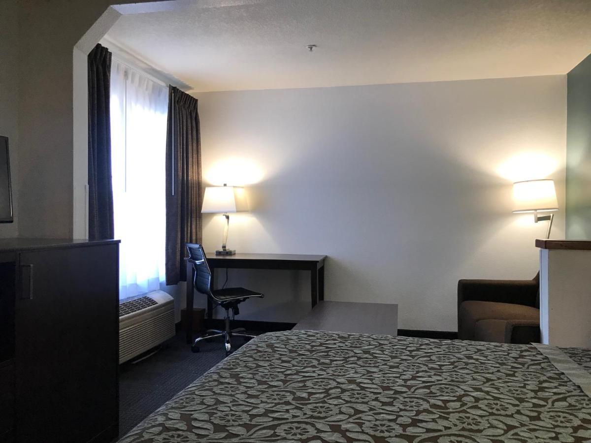 Queen Room with Bath Tub - Mobility Accessible/Non-Smoking,1115001159:JPEG