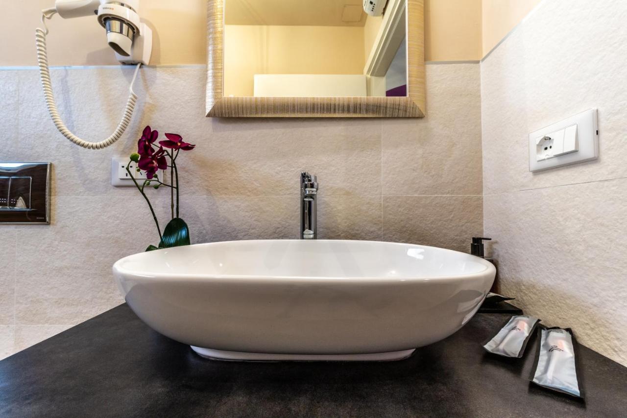 Deluxe Private Spa Suite with Sauna,1134507430:JPEG