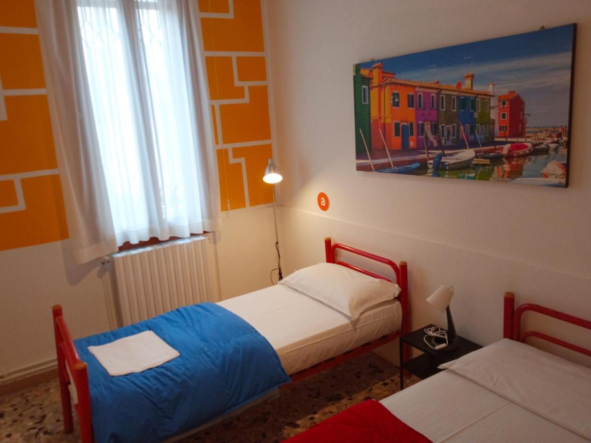 Camera Doppia con Letti Singoli con Bagno