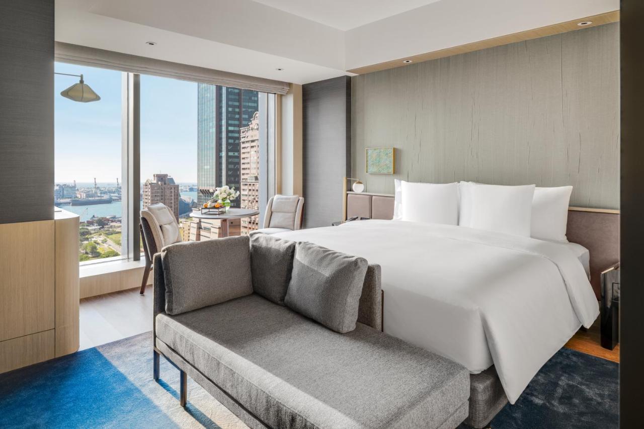 Classic King Room with Harbour View - High Floor