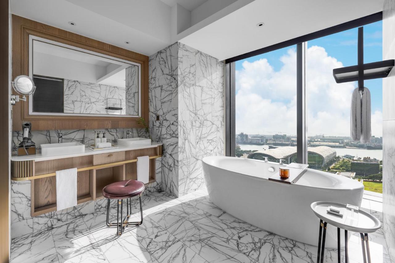 Junior King Suite with Harbour View