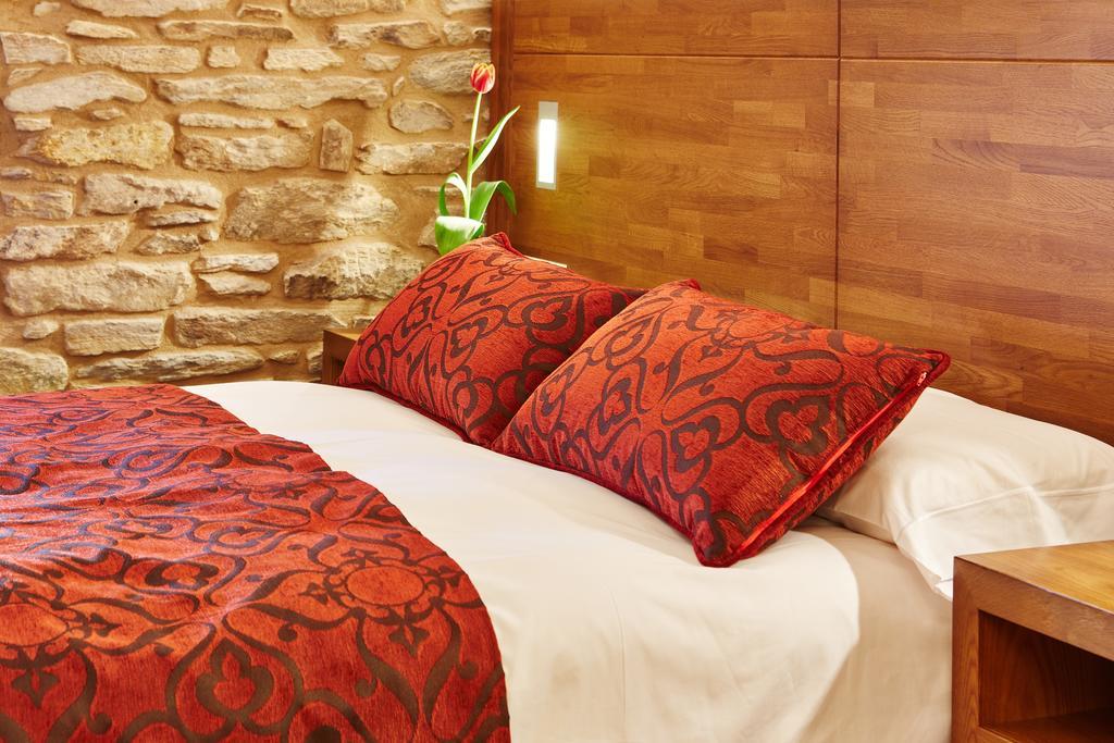 Double Room with Street View,118678090:JPEG