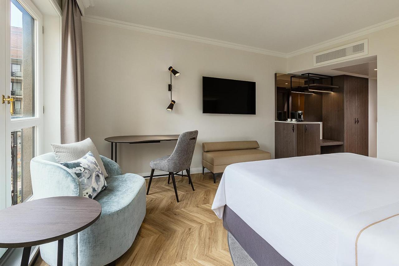 Habitación doble deluxe con cama grande y vistas al jardín