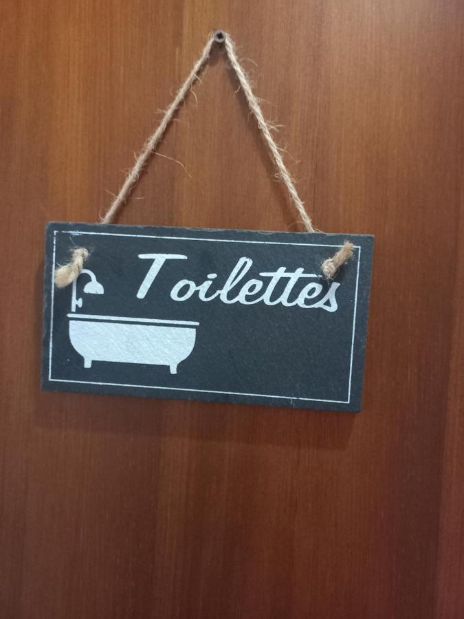 Camera Matrimoniale/Doppia con Letti Singoli con Bagno in Comune