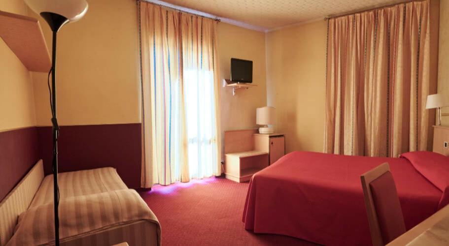 Triple Room,1216358695:JPEG