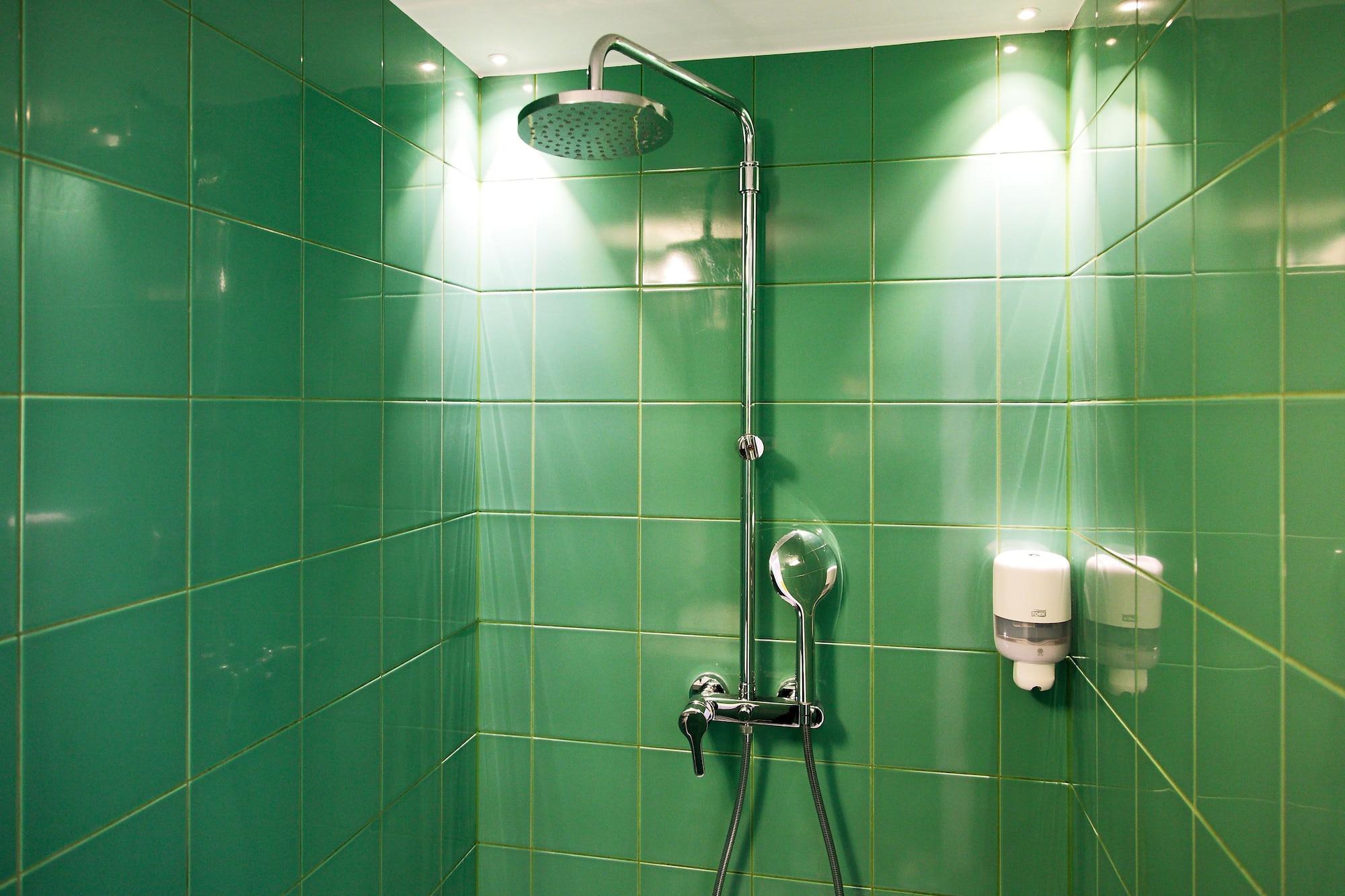 Posto Letto in Dormitorio Femminile per 10 Persone