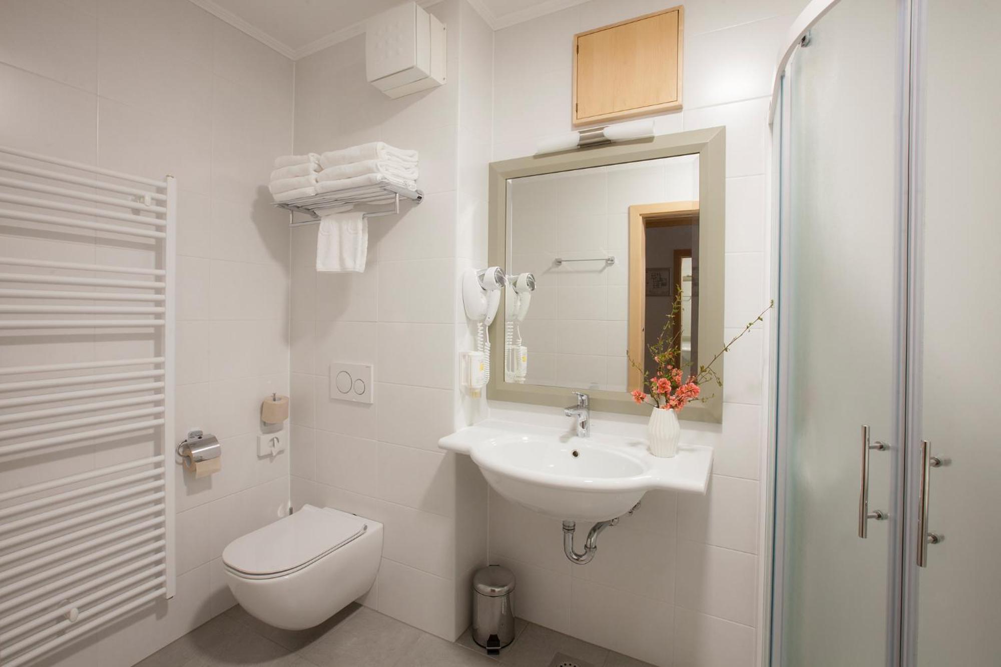 Single Room with Balcony,1221581137:JPEG
