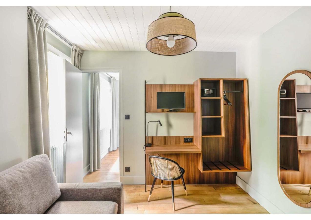 Family Room,1251786772:JPEG