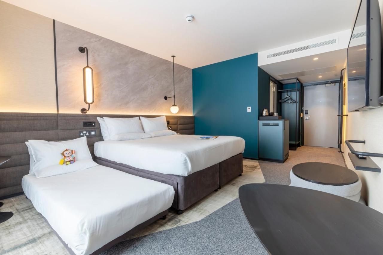 Family Room,1253146750:JPEG