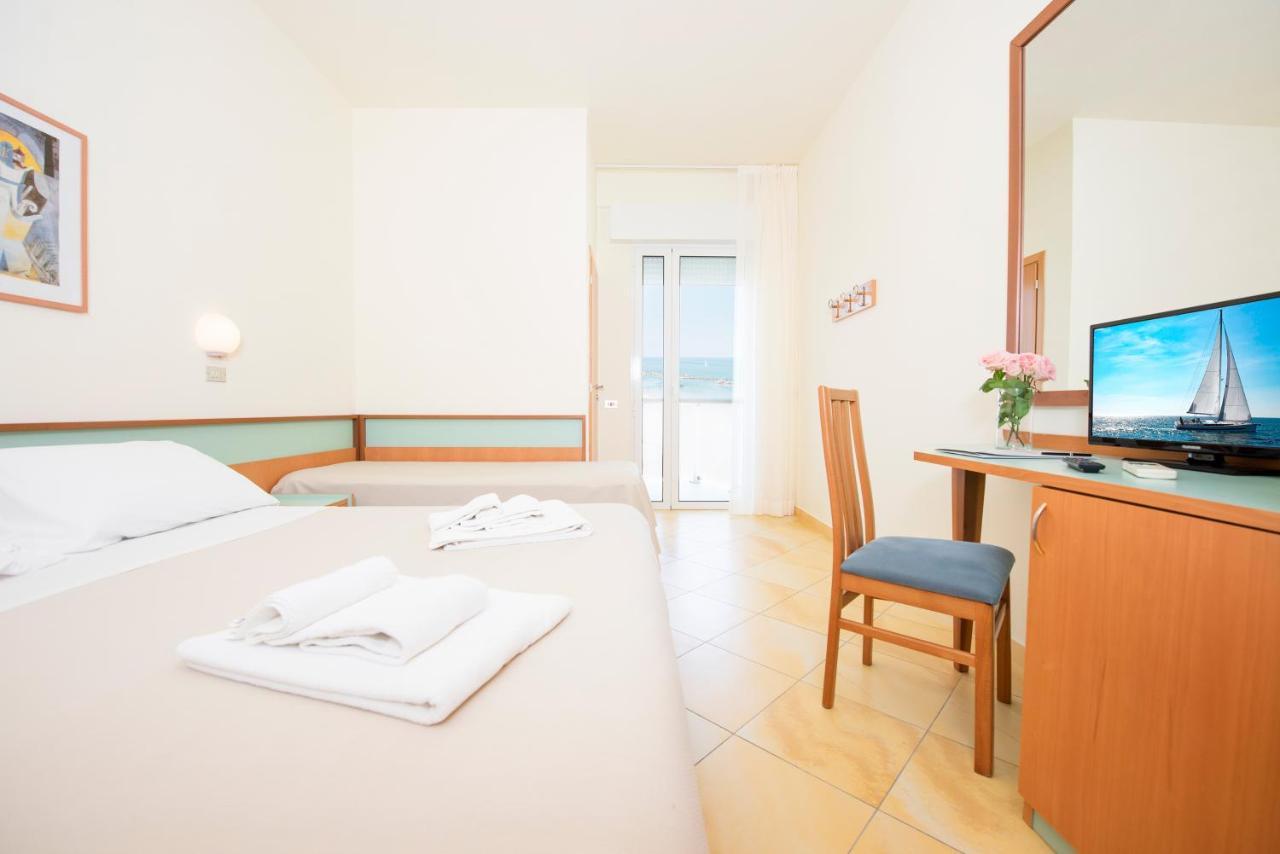 Standard Triple Room with Sea View,1373916647:JPEG