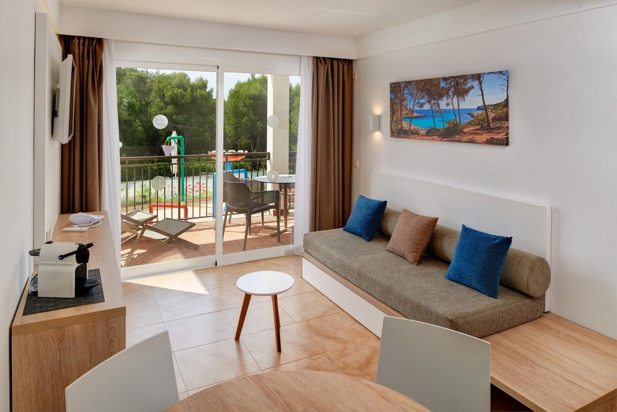 Superior Apartment (2 Adults + 1 Child),1272275170:JPEG
