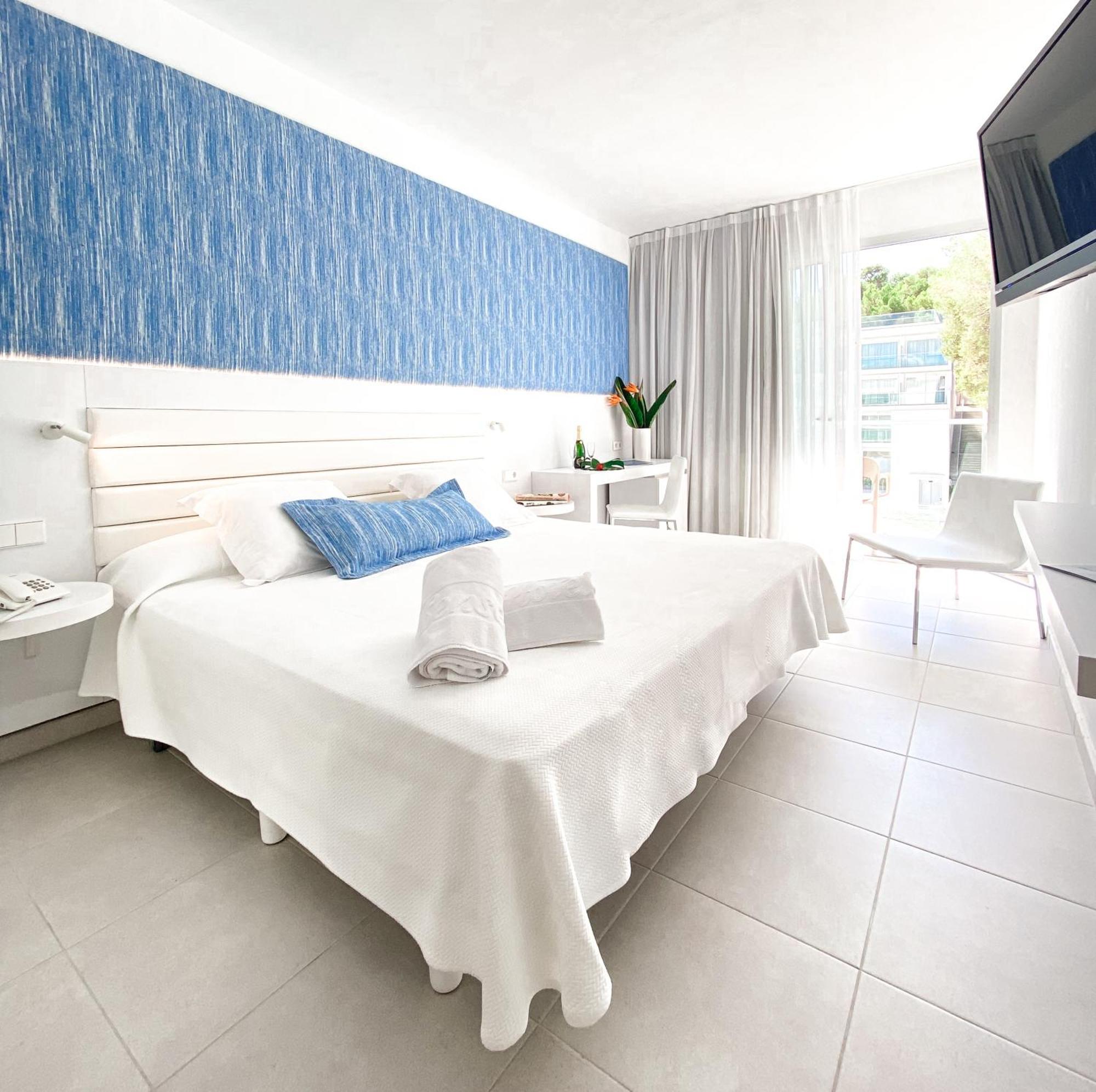 Premium Room with Pool View,1272326170:JPEG