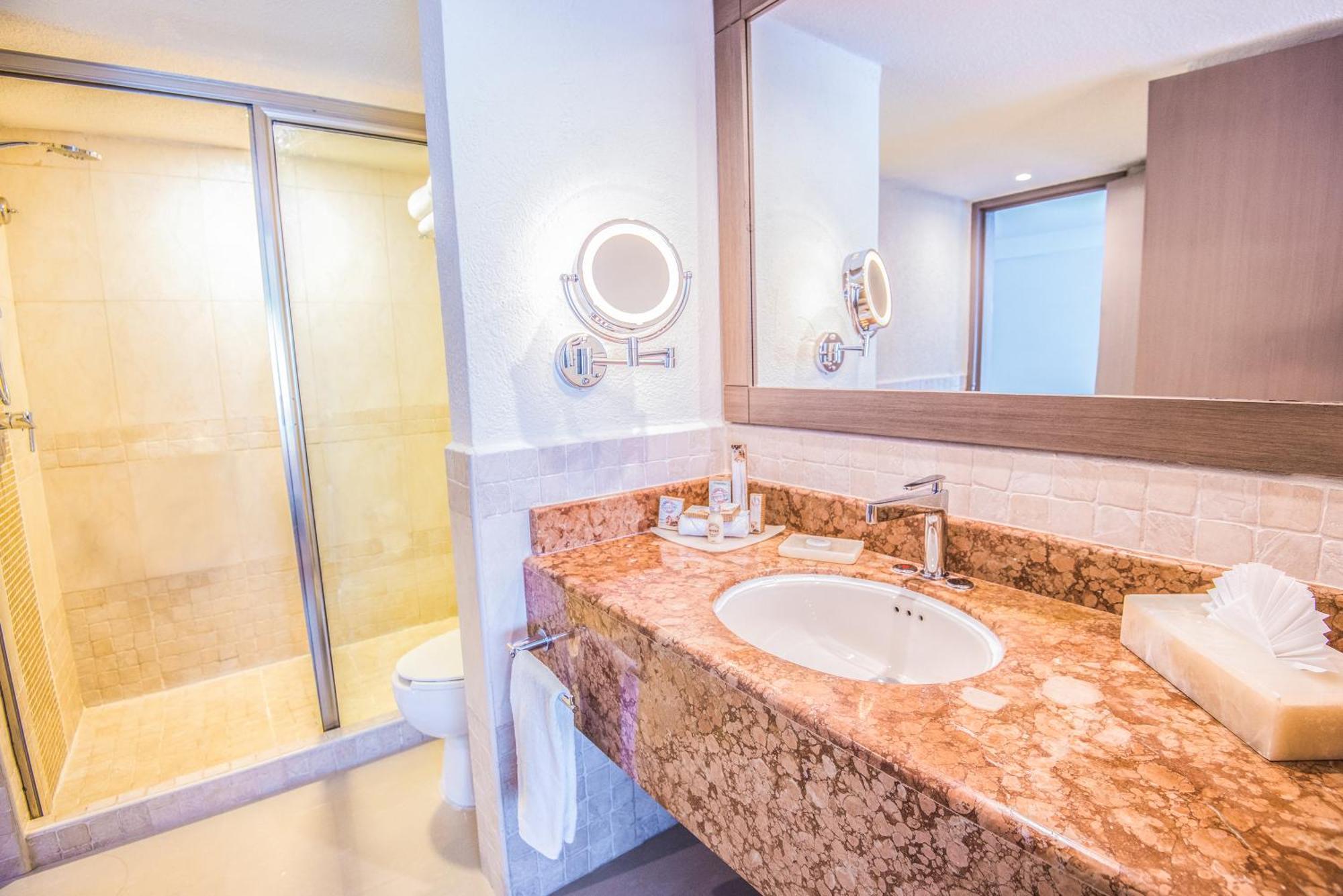 Suite Junior con 1 cama extragrande y vistas al mar