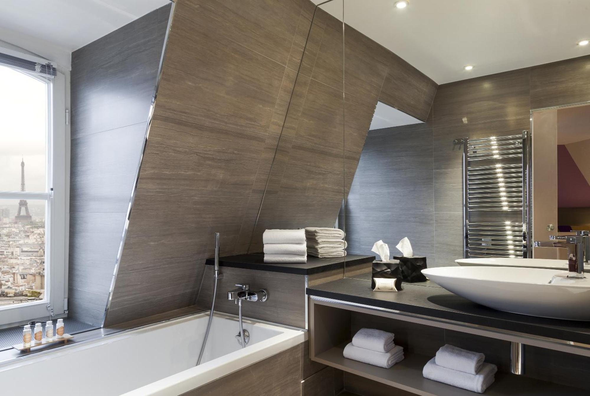 Suite with Paris View