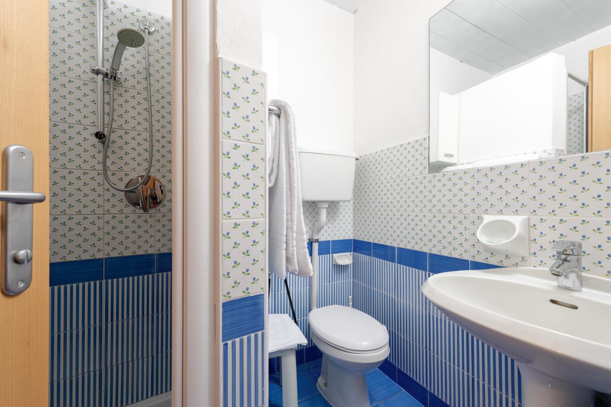 Double or Twin Room Lake View
