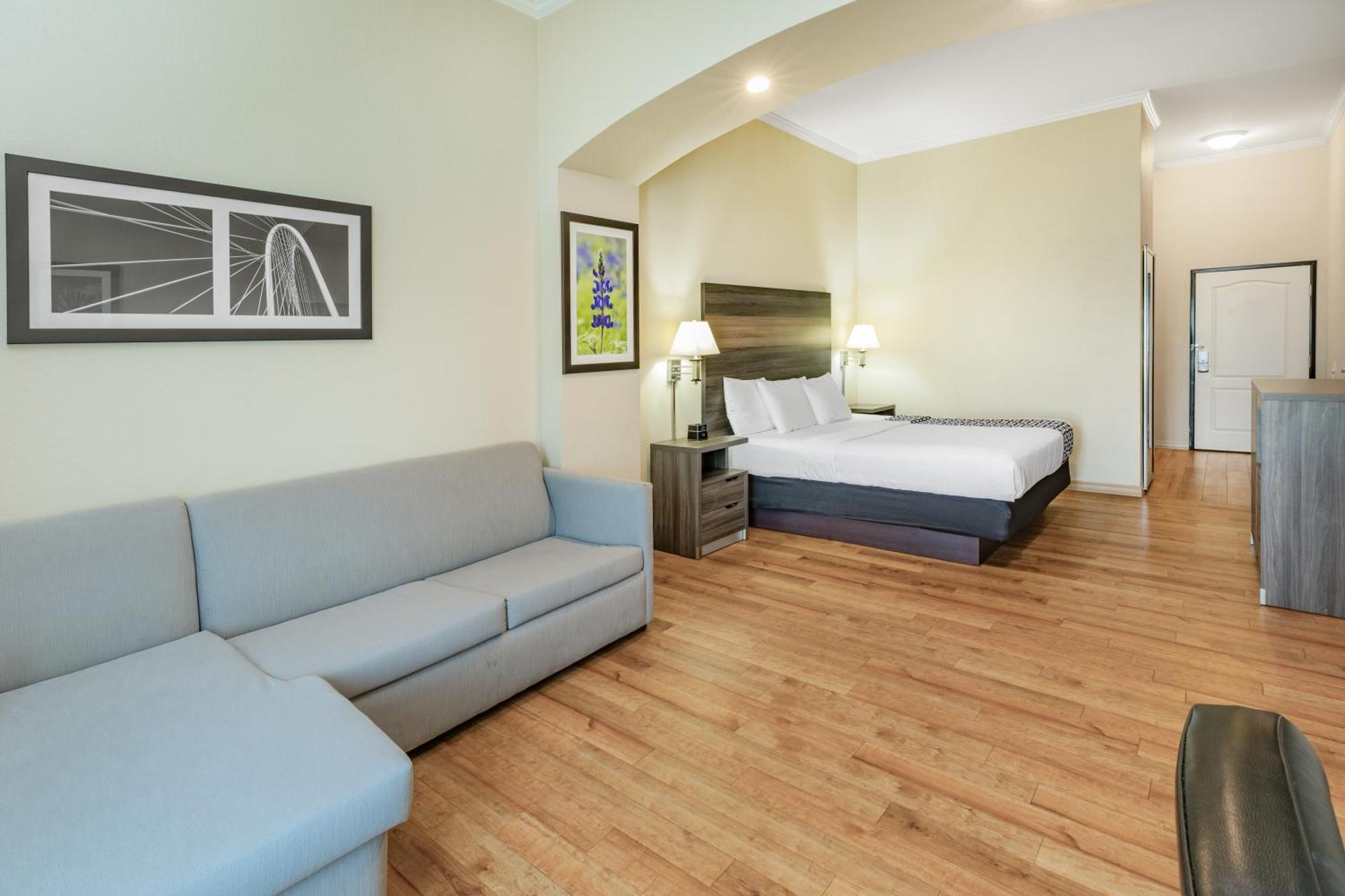 King Room with Bath Tub - Mobility/Hearing Accessible - Non-Smoking,1276216030:JPEG