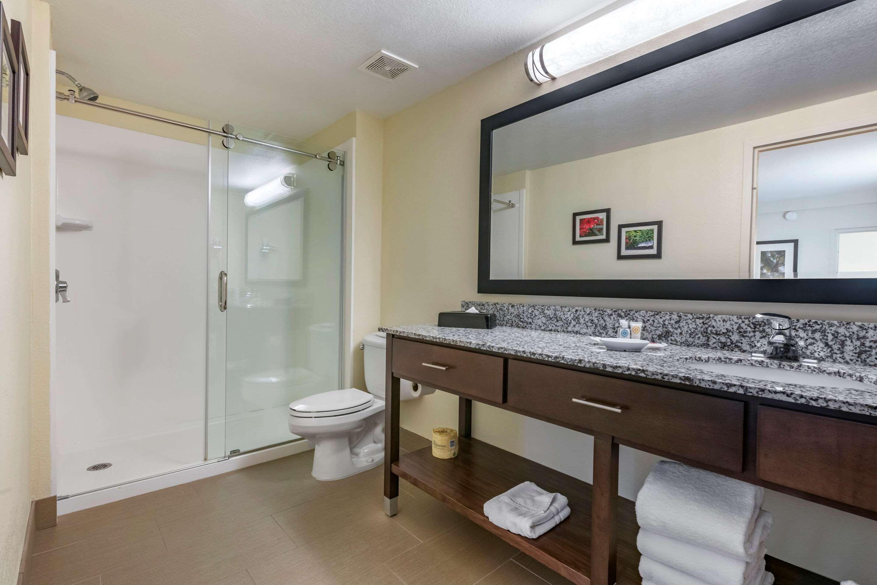 Suite de 1 dormitorio con 2 baños - Cama extragrande