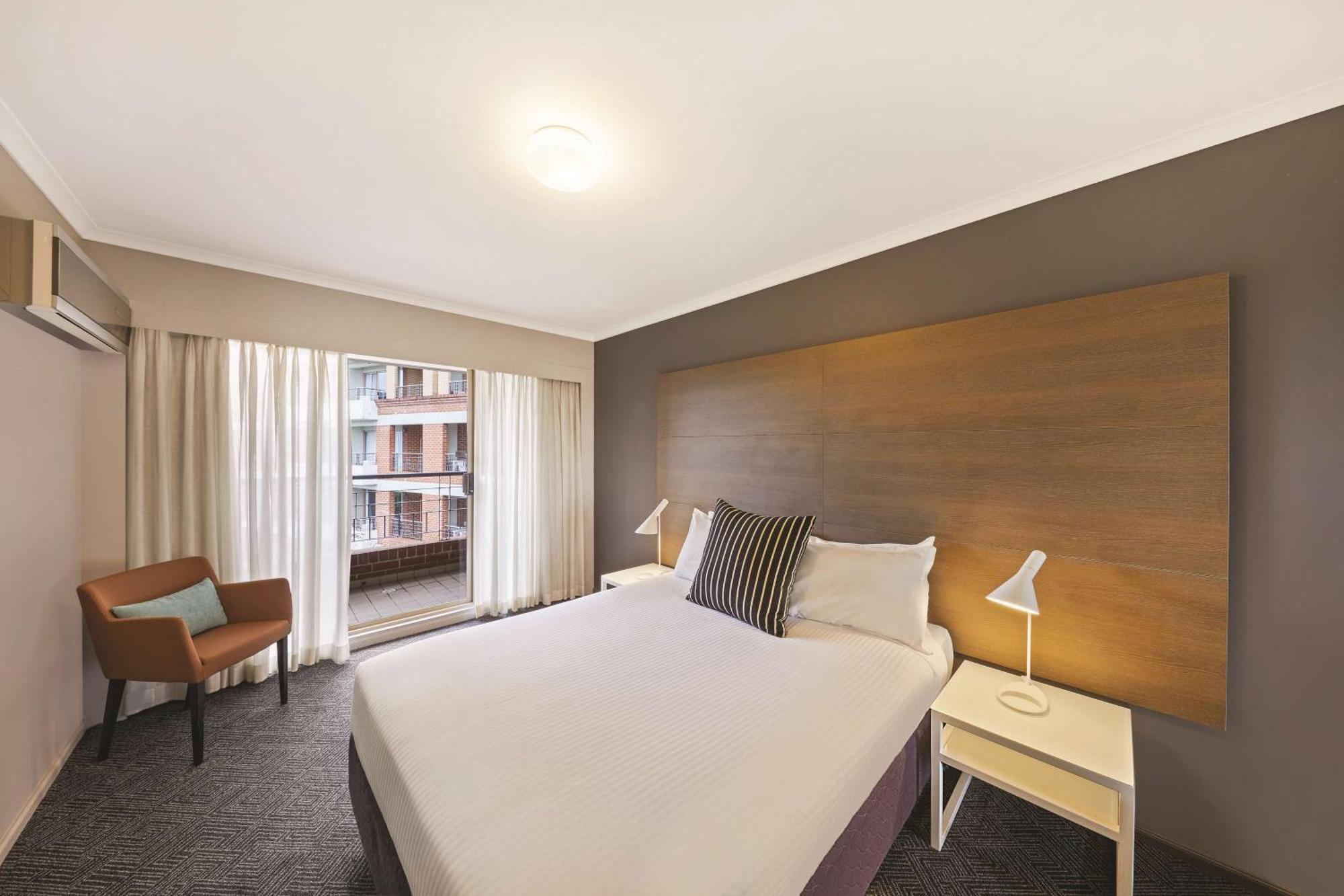 One-Bedroom Apartment with City View,1277284018:JPEG