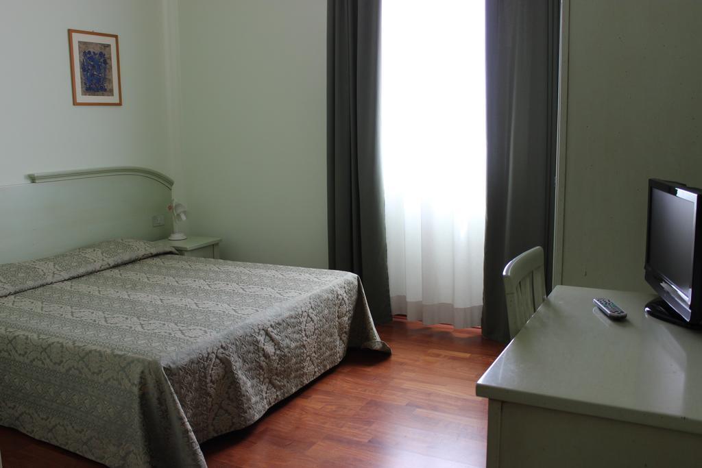 Twin or Double Room,758061871:JPEG