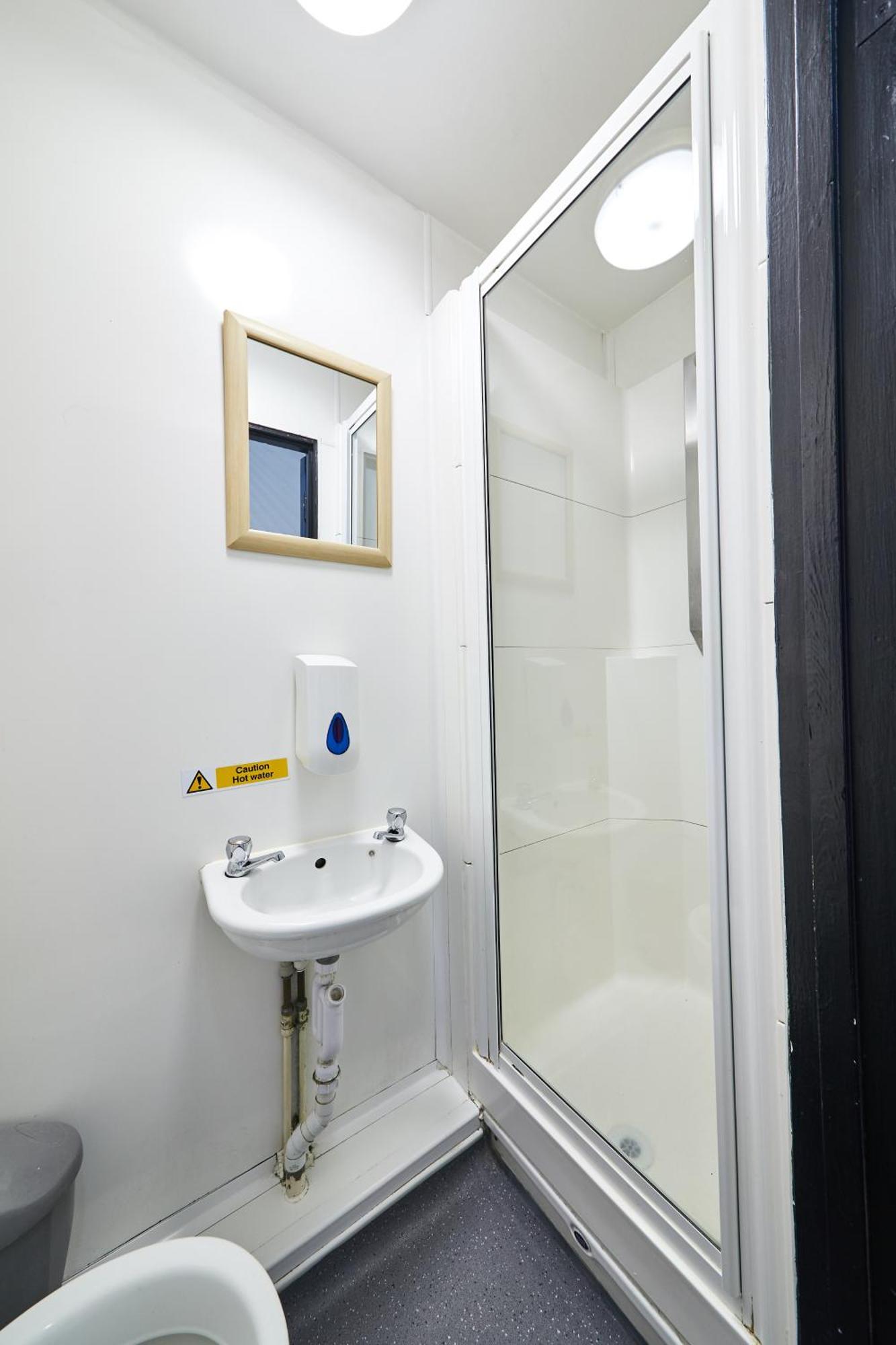 Bed in 9-Bed Mixed Dormitory Room with Shared Bathroom,1588145992:JPEG