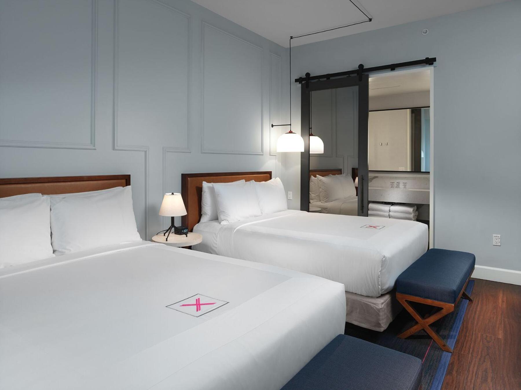 Premium Queen Room with Two Queen Beds,1281312544:JPEG