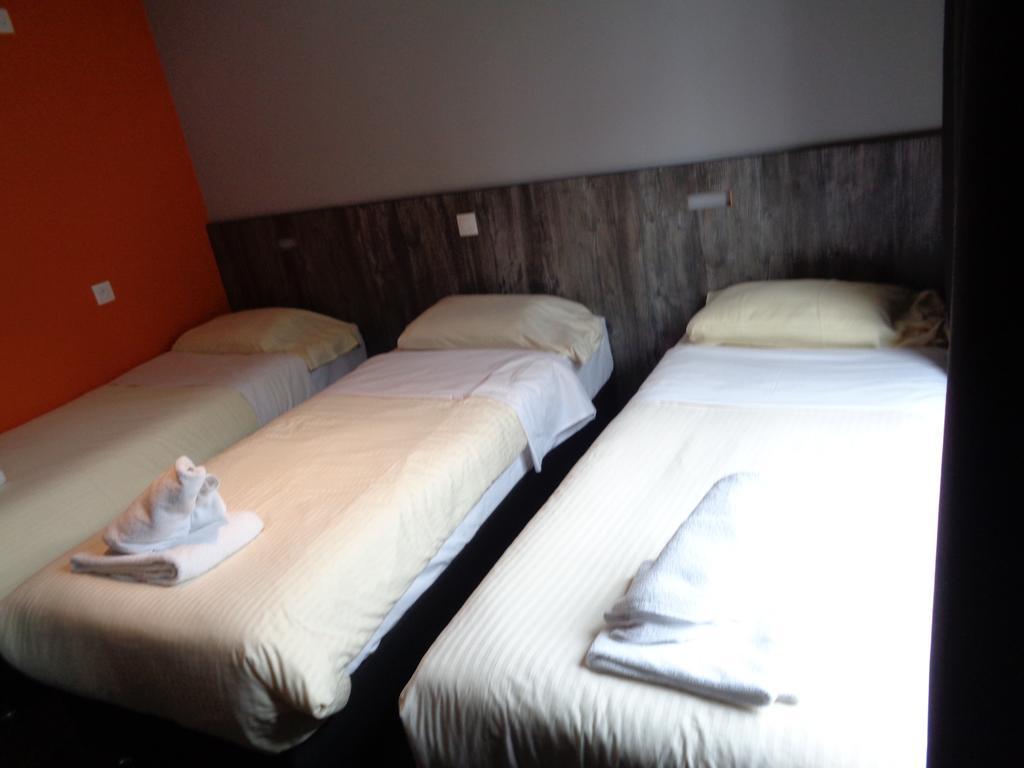 Triple Room Private Bathroom,136311717:JPEG