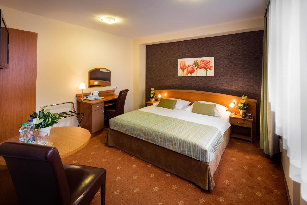 Standard Double Room,156416190:JPEG