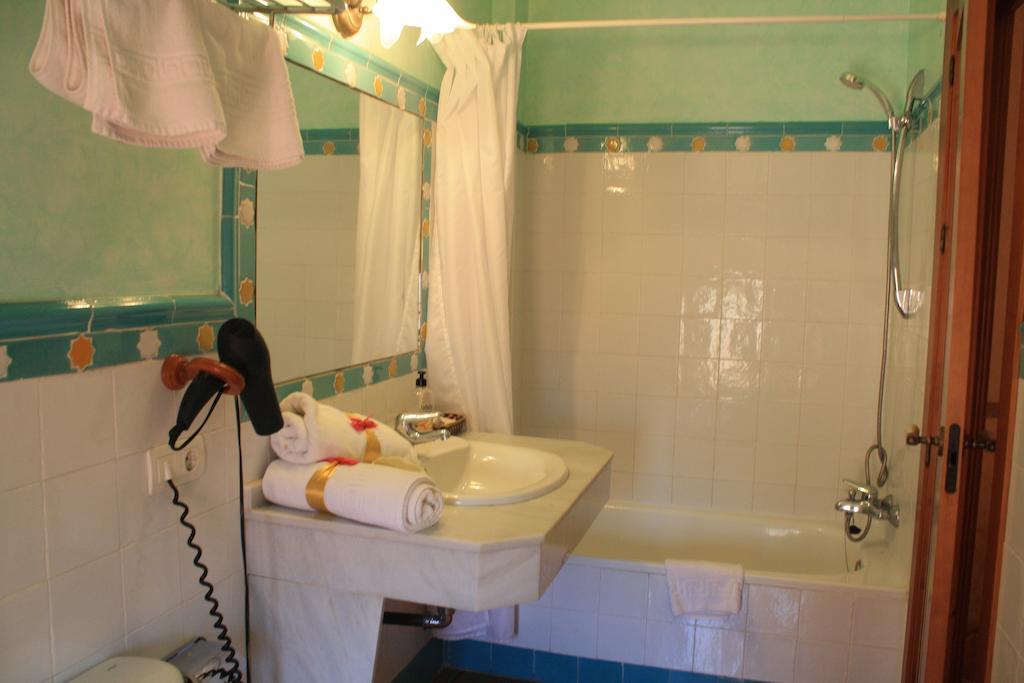 Doppel- oder Zweibettzimmer
