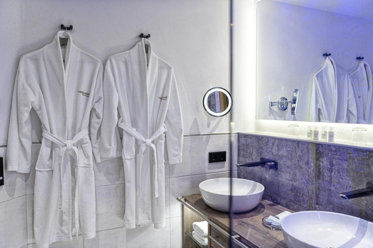 Deluxe Double Room Shower,1022406598:JPEG
