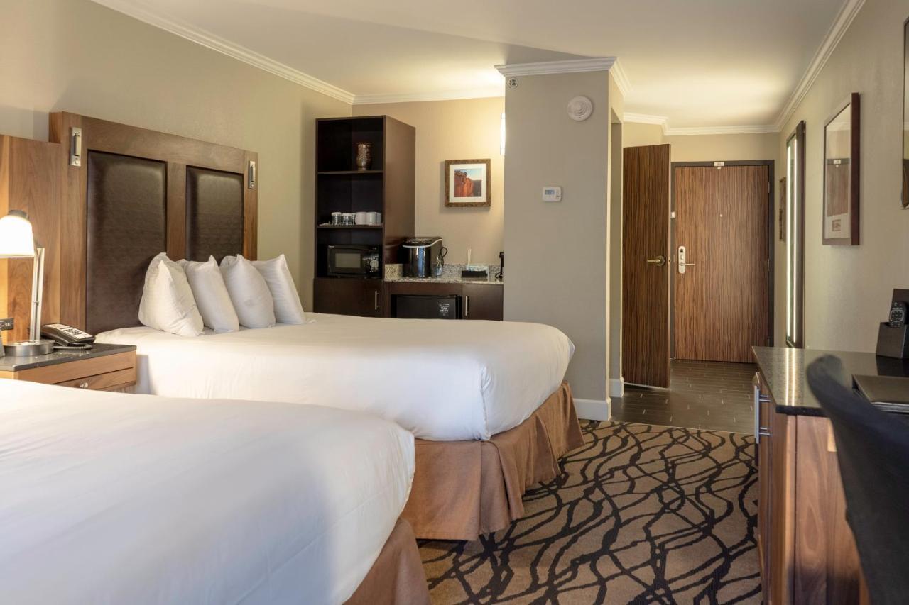 Deluxe Queen Room with Two Queen Beds,1327869236:JPEG