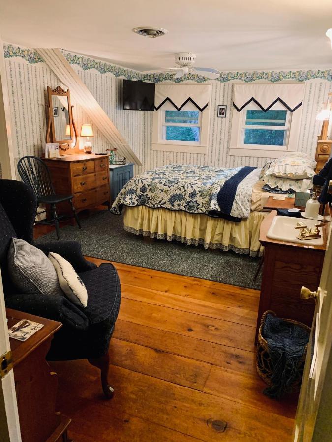 Queen Room,1588489249:JPEG