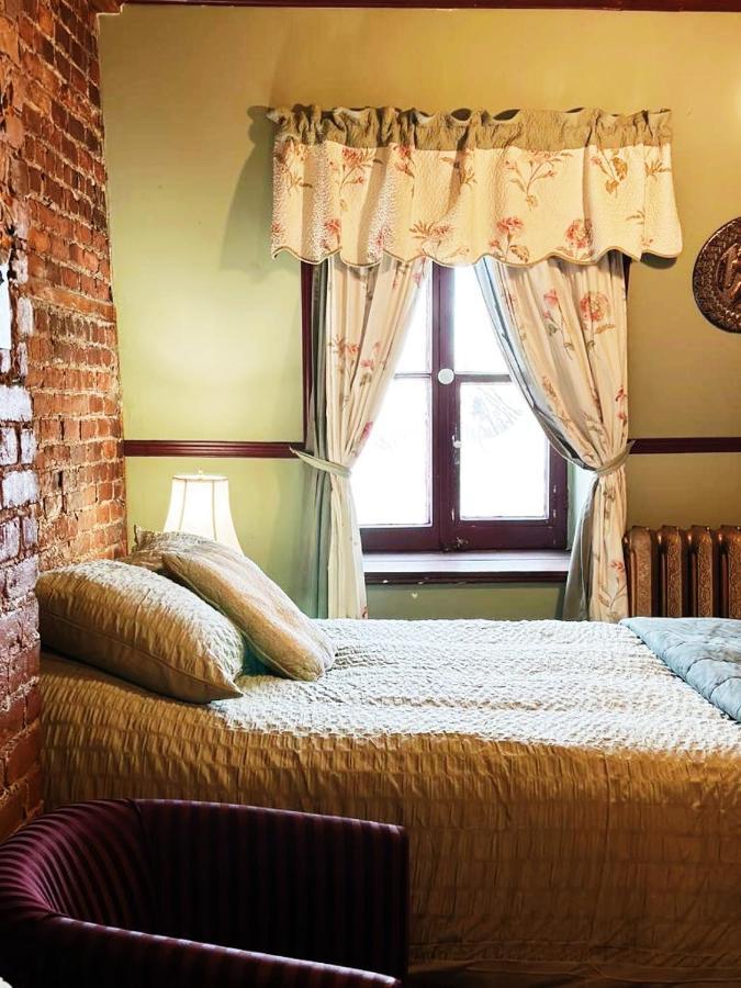 Queen Room,1341782861:JPEG