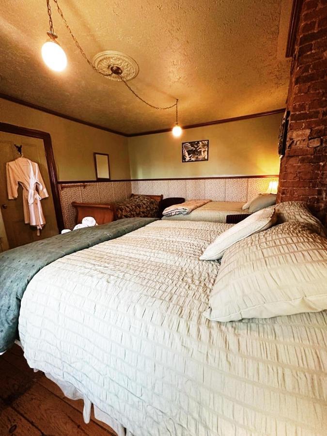 Queen Room,1341782900:JPEG