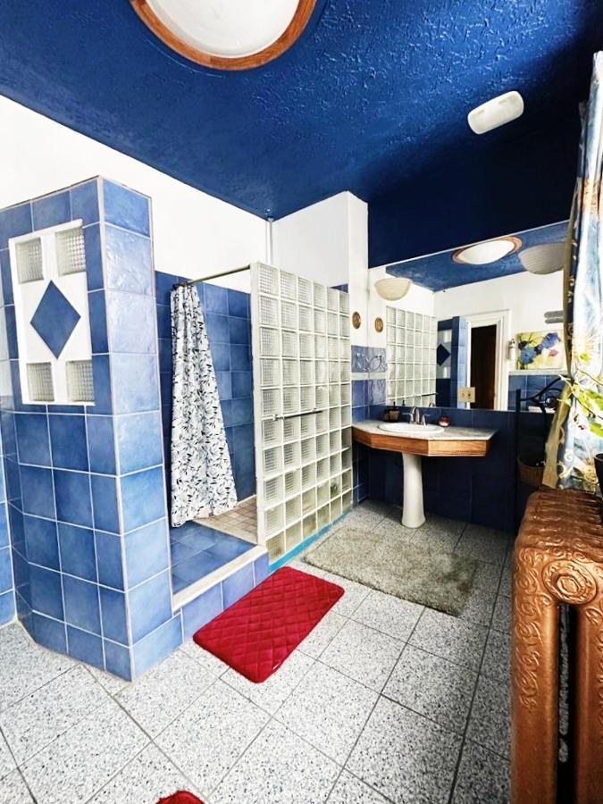Queen Room,1341786113:JPEG