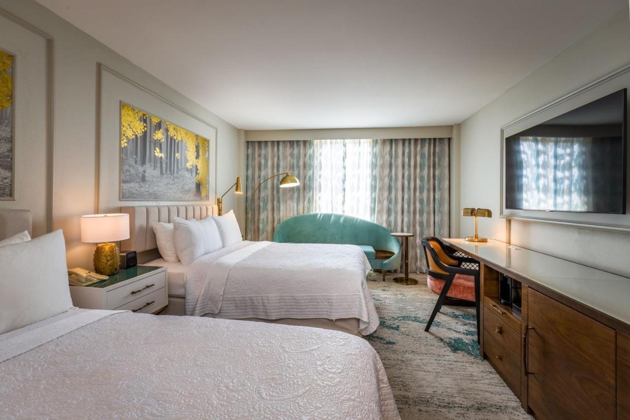 Queen Room with Two Queen Beds and Adapted Tub - Mobility and Hearing Accessible,1356327836:JPEG