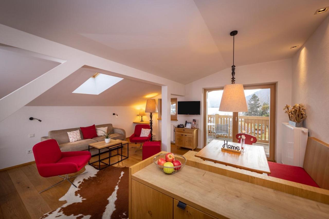 Apartment with Lake View,1357664471:JPEG