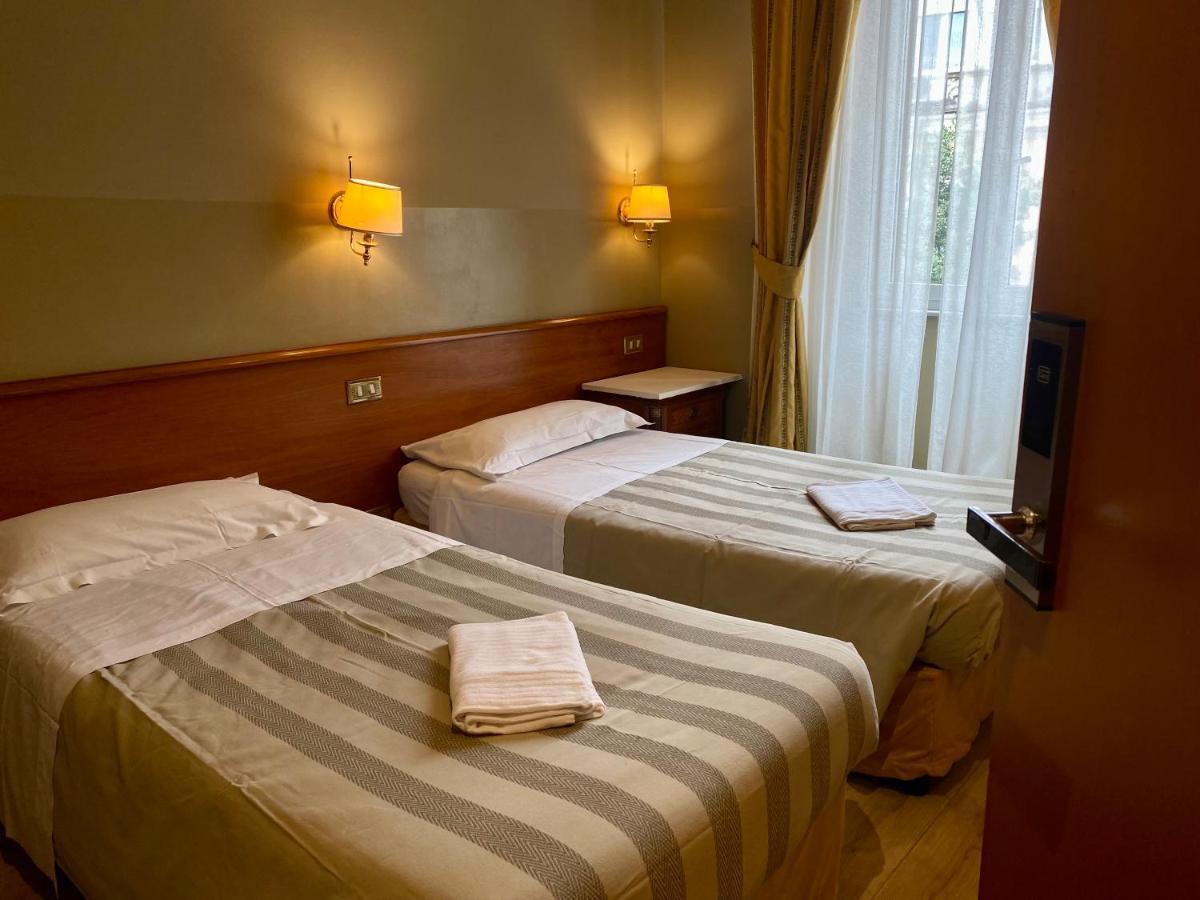 Twin Room,1362617108:JPEG