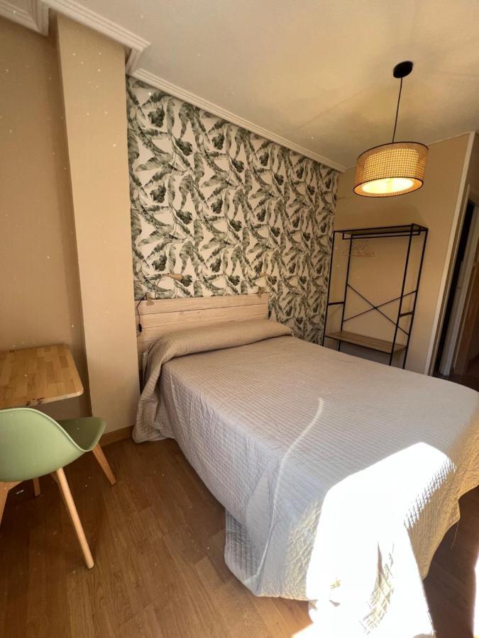 Single Room,1363589687:JPEG