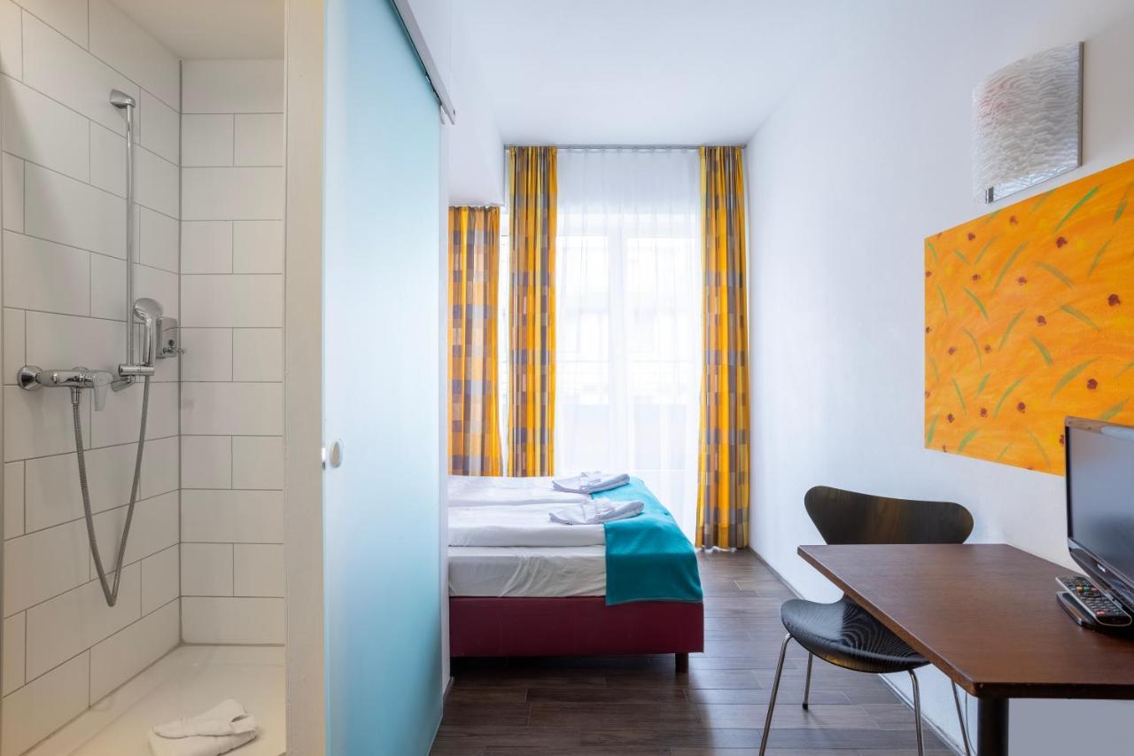 Double Room,1384980200:JPEG