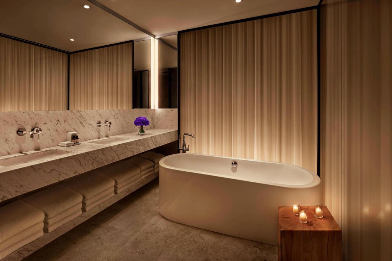 Deluxe King Room with Garden View and Balcony,1403249339:JPEG