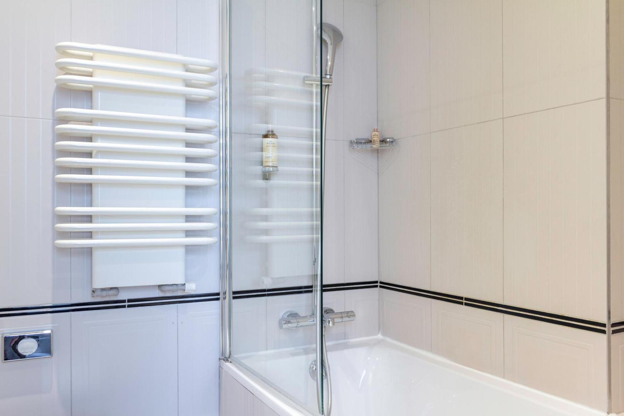 Twin Room,1432636537:JPEG