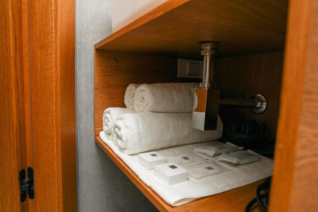 Deluxe Double Room with Shower,1466038475:JPEG