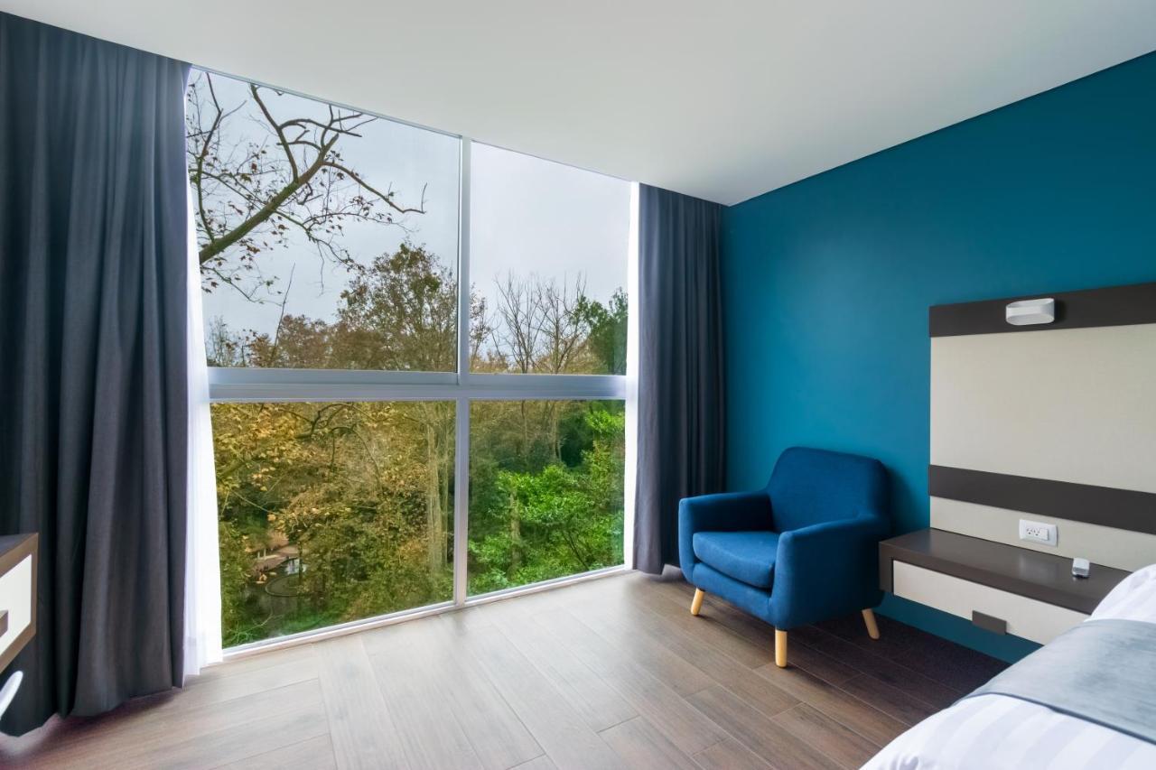 Standard Suite,1480289078:JPEG