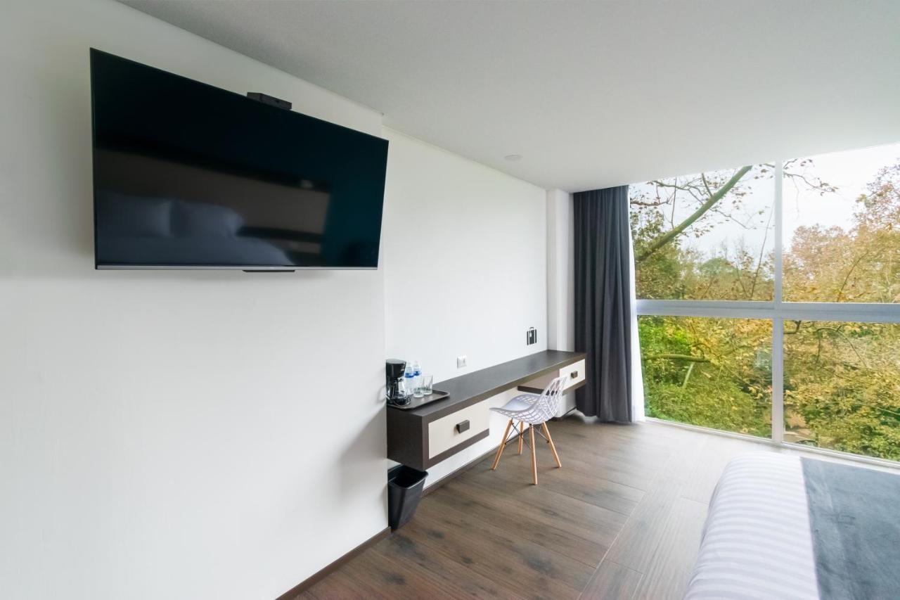 Standard Suite,1480291343:JPEG